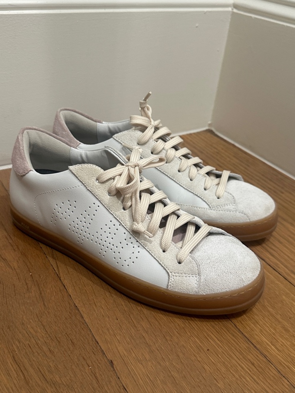 P448 White & Pink Low-Top Women’s Sneakers